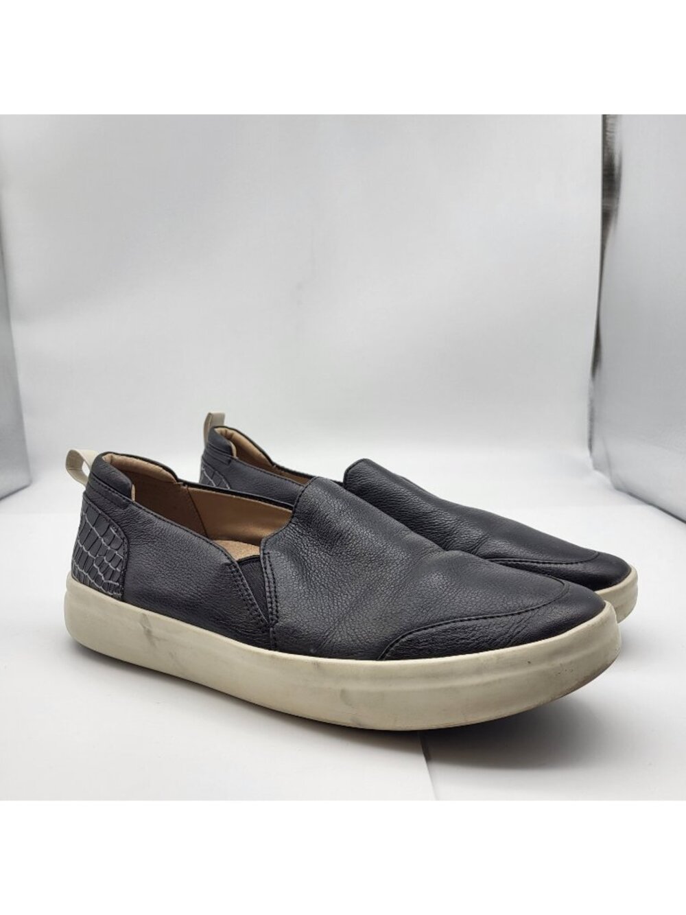 VIONIC Womens Black 8 Penelope Slip-On Sneaker Comfort Casual Croc Animal Print